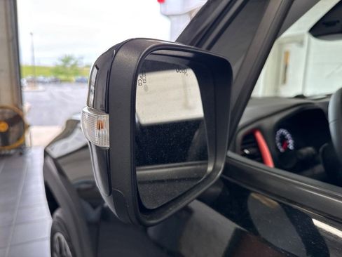 Used 2023 Jeep Renegade Trailhawk AWD/4WD image 12