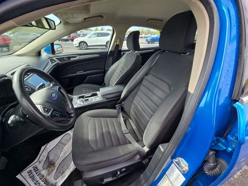 Used 2019 Ford Fusion SE FWD image 3