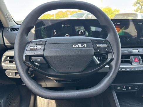 Used 2025 Kia K4 LXS image 28