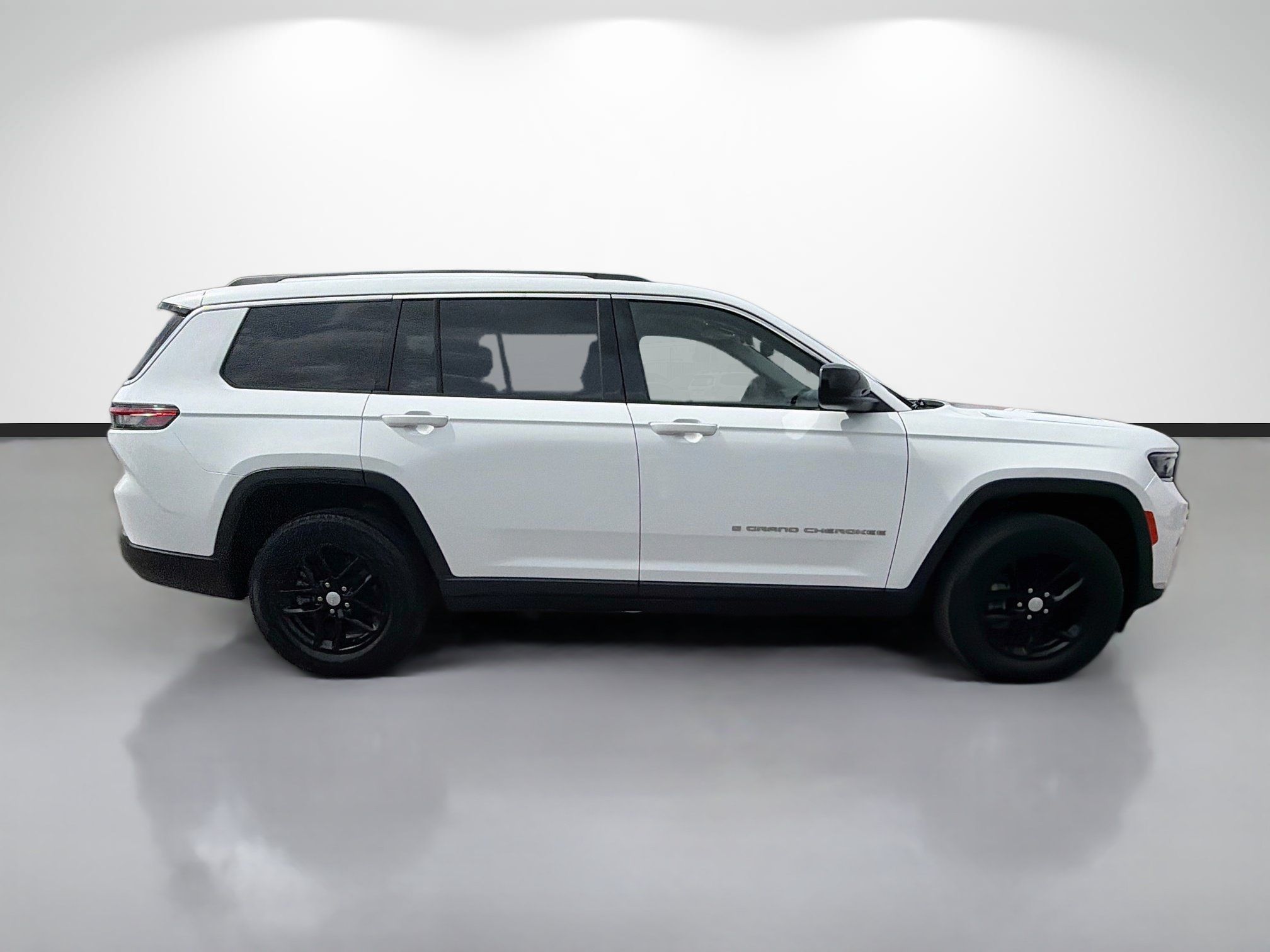 Used 2023 Jeep Grand Cherokee L Laredo AWD/4WD image 2