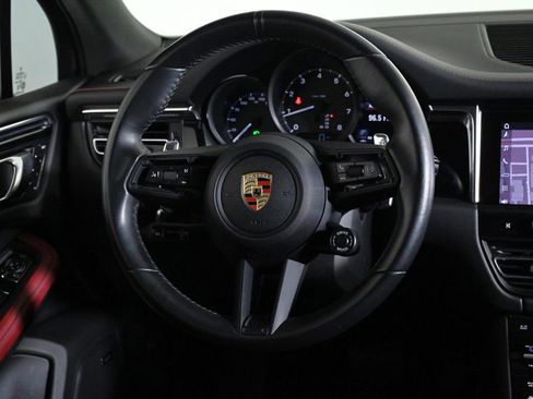 Certified 2024 Porsche Macan image 12