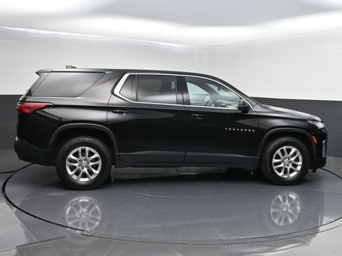 Used 2023 Chevrolet Traverse LS FWD image 8