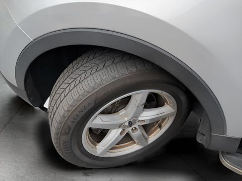 Used 2018 Ford Explorer XLT image 32