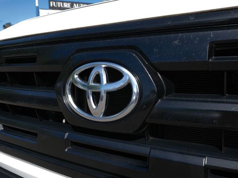 Used 2017 Toyota Tacoma SR image 43