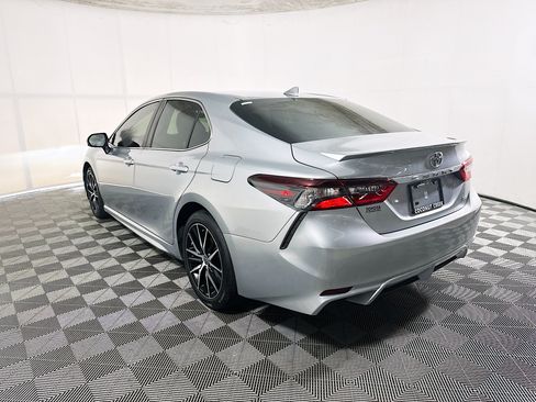 Used 2023 Toyota Camry SE FWD image 5
