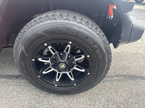Used 2018 Jeep Wrangler Sport AWD/4WD image 36