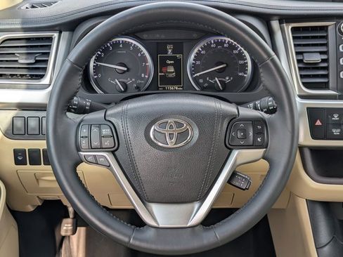 Used 2016 Toyota Highlander XLE image 21