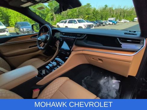 Used 2023 Jeep Grand Cherokee L Summit AWD/4WD image 30