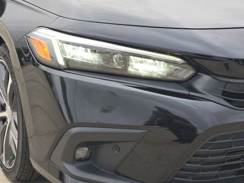 Used 2022 Honda Civic Touring image 9