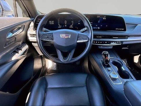 Used 2025 Cadillac XT4 Premium Luxury image 8