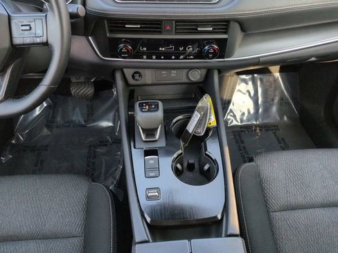 Used 2025 Nissan Rogue SV FWD image 22