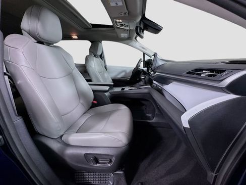Used 2025 Toyota Sienna XLE AWD/4WD image 30