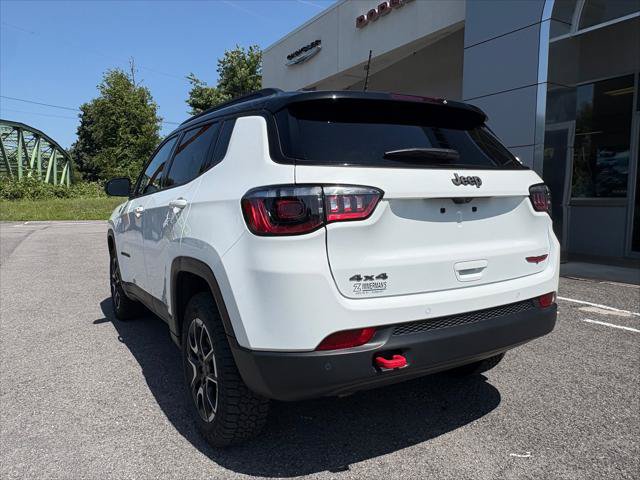 Certified 2025 Jeep Compass Trailhawk AWD/4WD image 9