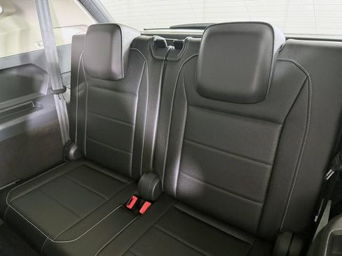Used 2021 Volkswagen Tiguan SE w/ Panoramic Sunroof Package AWD/4WD image 32
