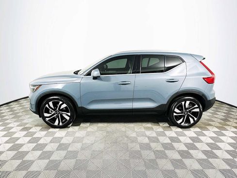 Used 2023 Volvo XC40 B5 Plus w/ Driver Assist Package AWD/4WD image 4