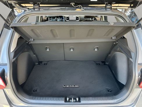 Used 2025 Hyundai Venue Limited image 28