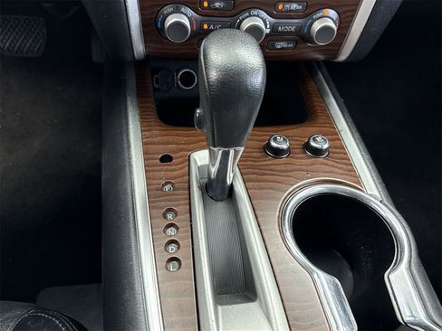 Used 2018 Nissan Pathfinder Platinum image 30