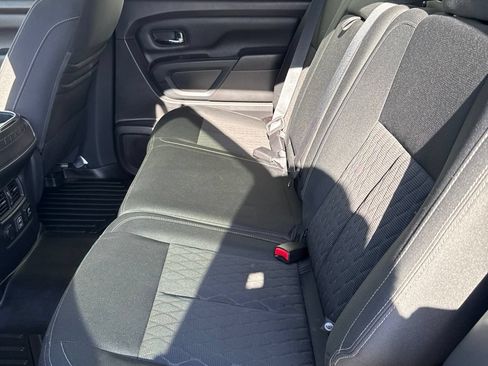 Used 2019 Nissan Titan SV w/ SV Convenience Package RWD image 12