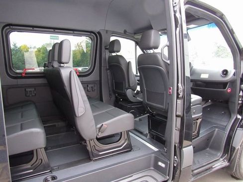 Used 2023 Mercedes-Benz Sprinter 2500 image 19