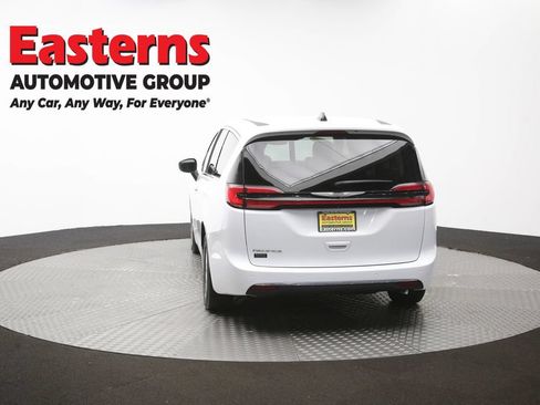 Used 2023 Chrysler Pacifica Touring-L FWD image 36