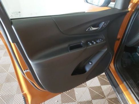 Used 2018 Chevrolet Equinox LT FWD image 16