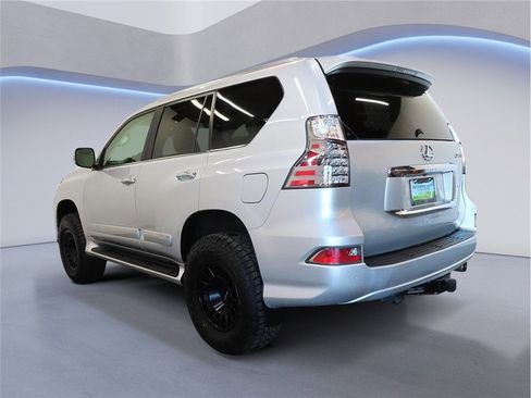 Used 2016 Lexus GX 460 image 4