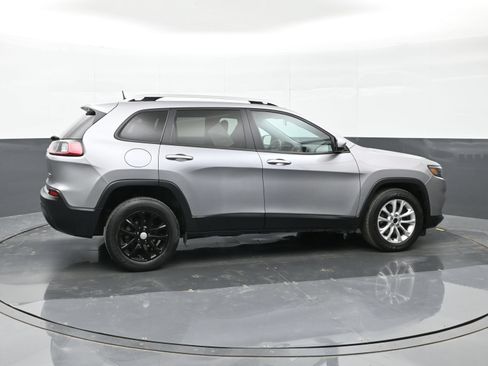 Used 2020 Jeep Cherokee Latitude w/ Cold Weather Group FWD image 5