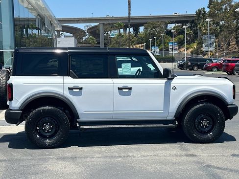New 2026 Ford Bronco Outer Banks w/ Black Appearance Package AWD/4WD image 2