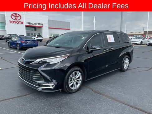 Used 2023 Toyota Sienna Limited FWD image 1