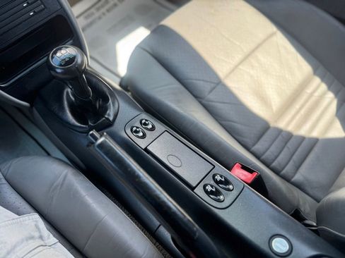 Used 1999 Porsche Boxster RWD image 33