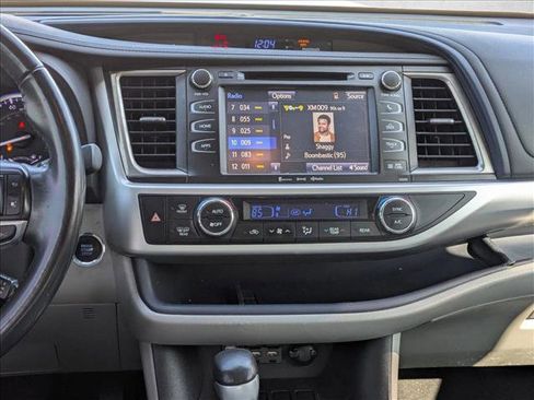 Used 2019 Toyota Highlander XLE image 13