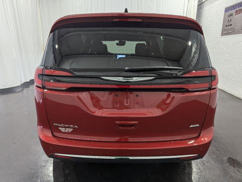 New 2025 Chrysler Pacifica Select image 8