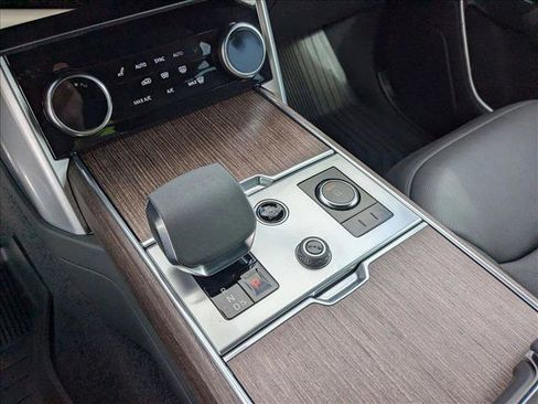 Used 2023 Land Rover Range Rover SE image 12