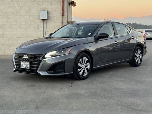 Used 2025 Nissan Altima 2.5 S image 3