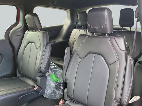 New 2027 Chrysler Pacifica Select FWD image 16