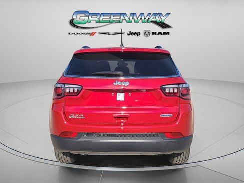 New 2026 Jeep Compass Latitude image 2