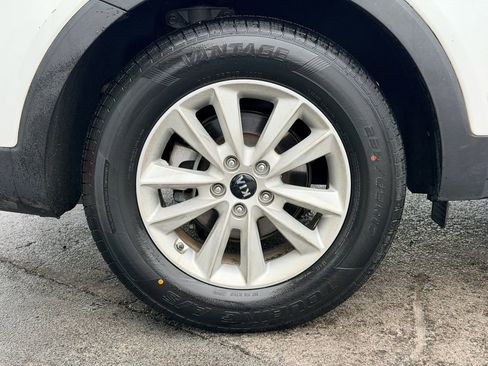 Used 2019 Kia Sorento AWD V6 image 29