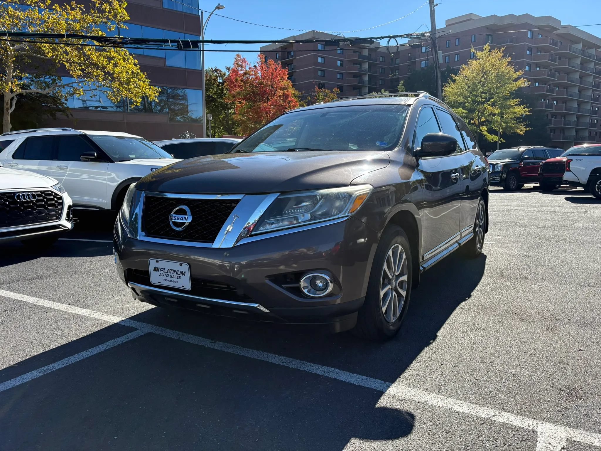 Used 2015 Nissan Pathfinder SL w/ SL Premium Package FWD image 4