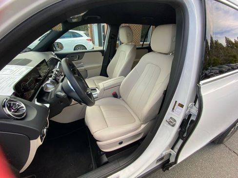 Used 2025 Mercedes-Benz GLB 250 4MATIC image 30