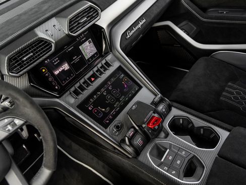 Used 2024 Lamborghini Urus Performante AWD/4WD image 46