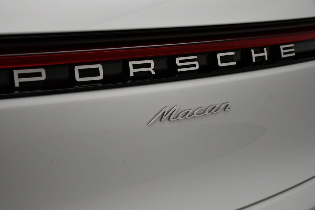 Certified 2023 Porsche Macan AWD/4WD image 11