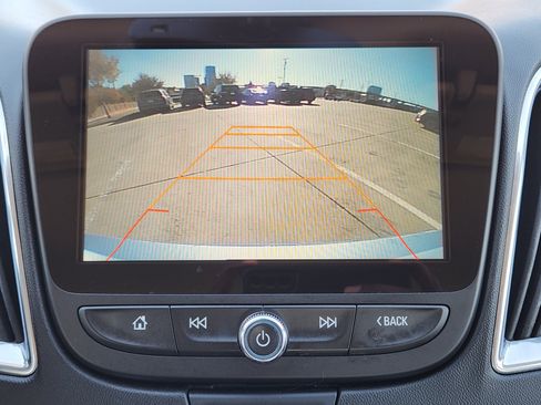 Used 2017 Chevrolet Malibu LT image 18