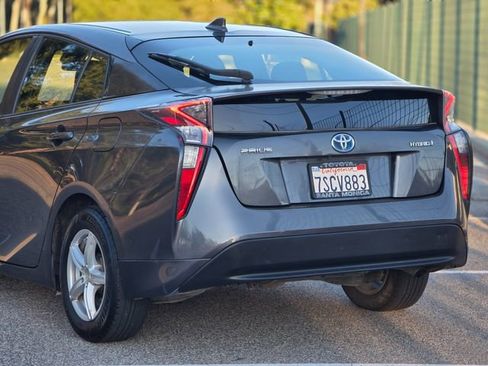 Used 2016 Toyota Prius Three w/ Advanced Technology Package image 13