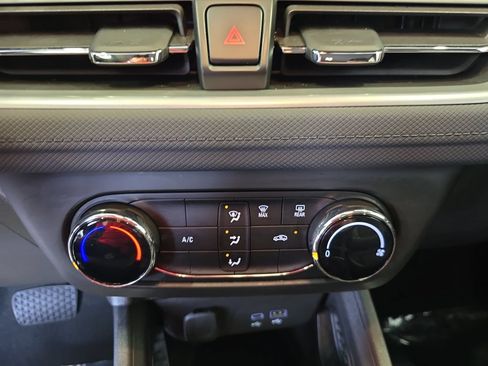 Used 2024 Chevrolet TrailBlazer LS w/ LS Convenience Package FWD image 22