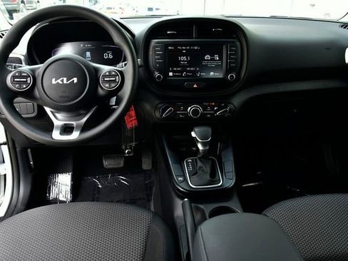 Certified 2025 Kia Soul LX w/ LX Technology Package FWD image 14