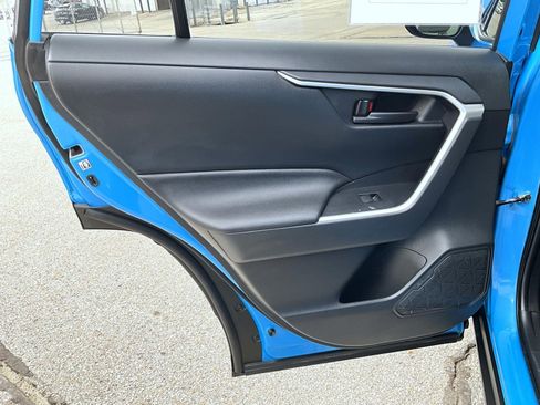 Used 2019 Toyota RAV4 LE w/ Carpet Mat Package AWD/4WD image 22