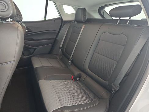 Used 2025 Chevrolet Trax LT w/ LT Convenience Package image 29