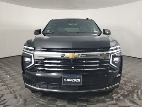 New 2026 Chevrolet Suburban LT image 9