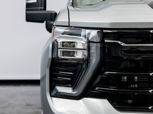 Used 2025 Chevrolet Silverado 2500 LTZ w/ LTZ Plus Package image 4