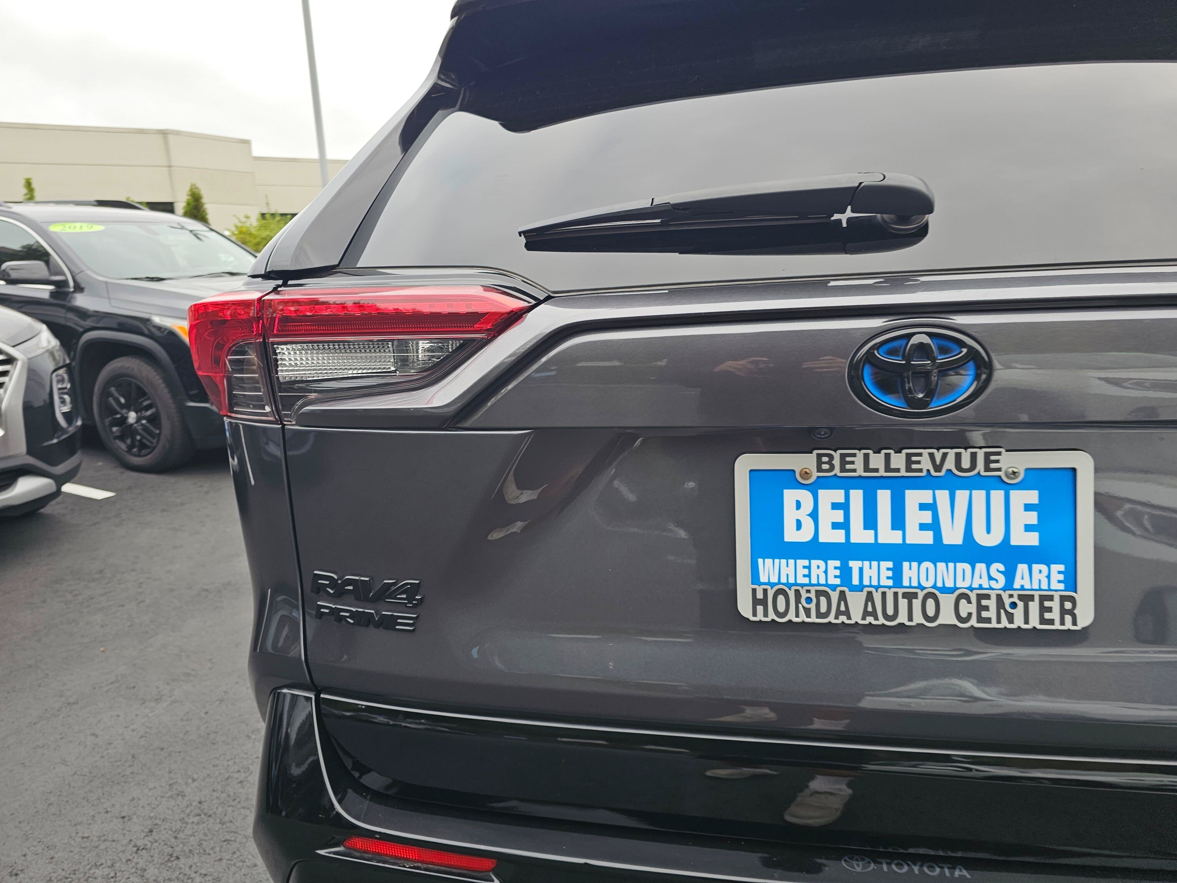 Used 2023 Toyota RAV4 SE w/ Weather & Moonroof Package AWD/4WD image 16